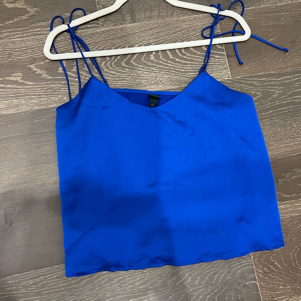 Silk blue shirt with shoulder ties